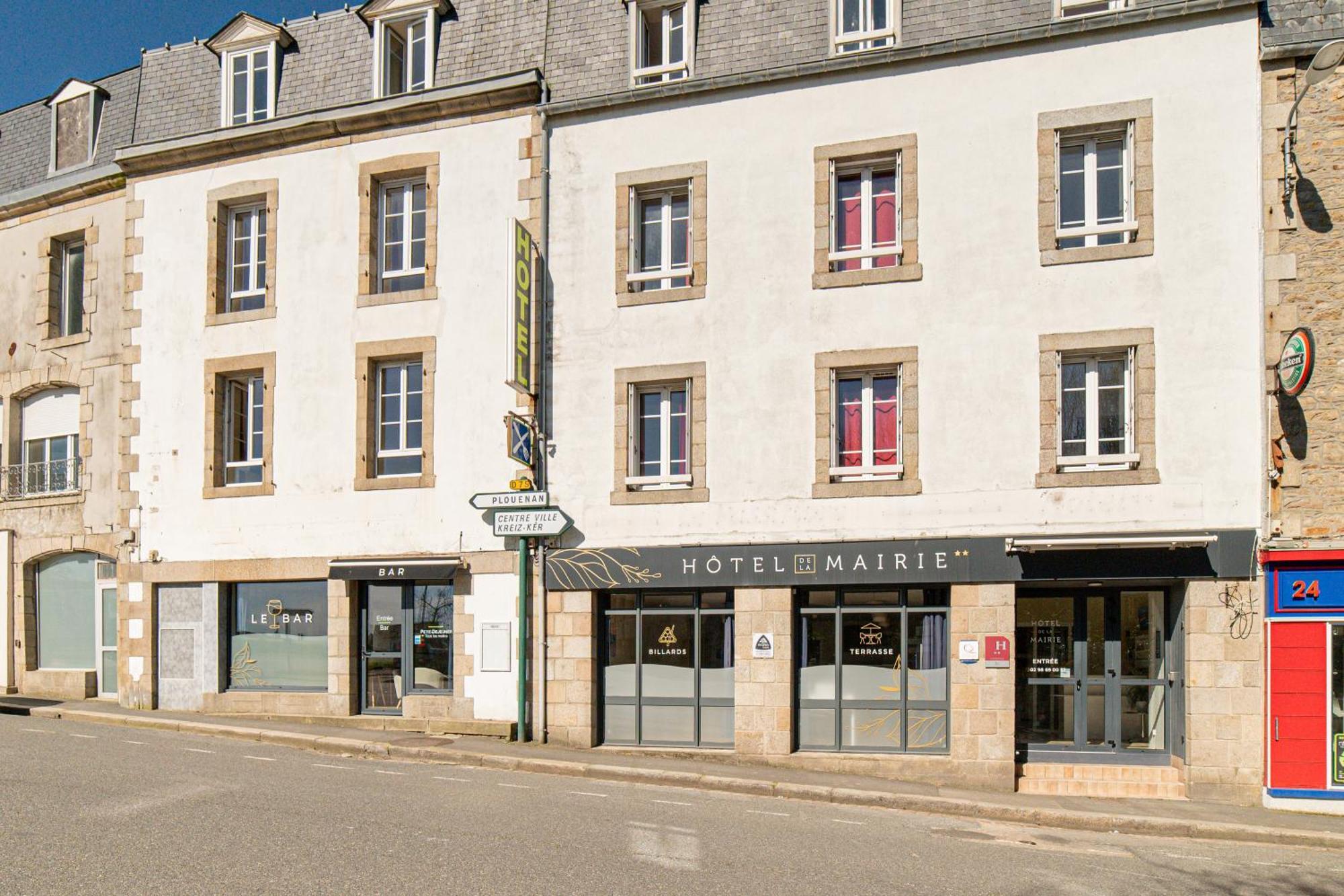 Hotel De La Mairie แซ็ง-โปล-เดอ-ลีอง ภายนอก รูปภาพ